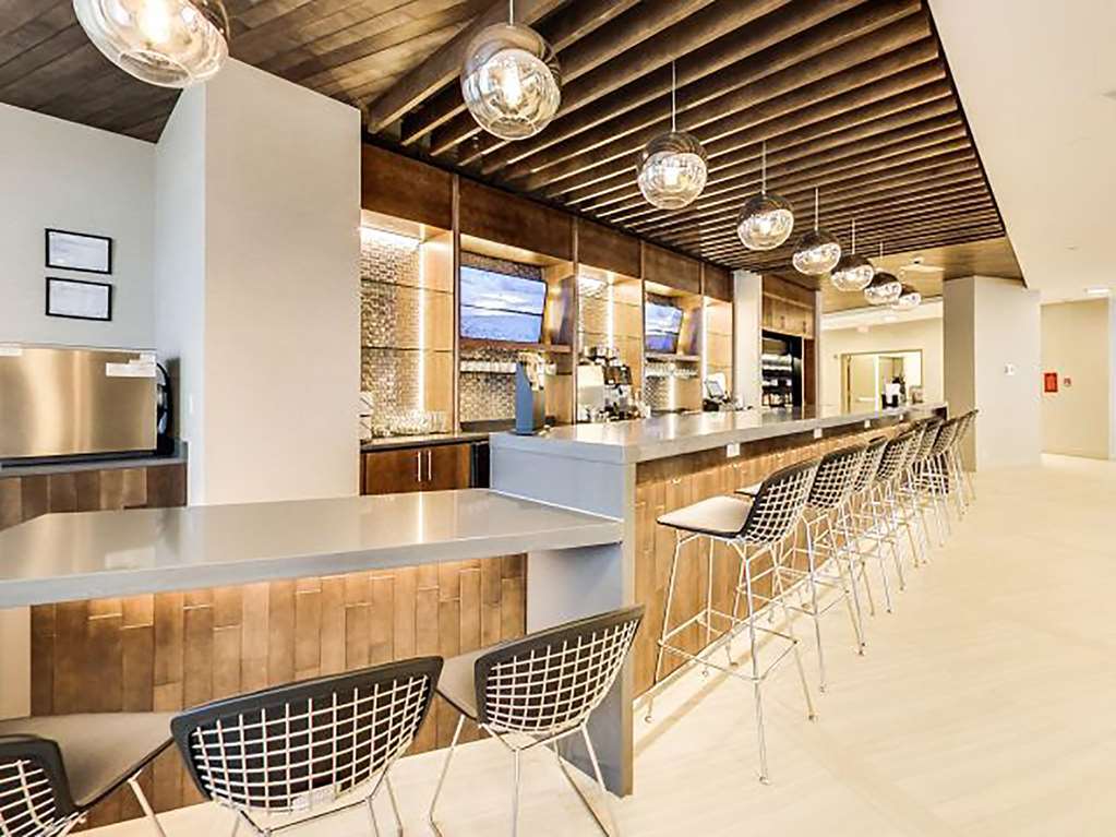 埃德蒙顿市中心希尔顿逸林酒店 餐厅 照片